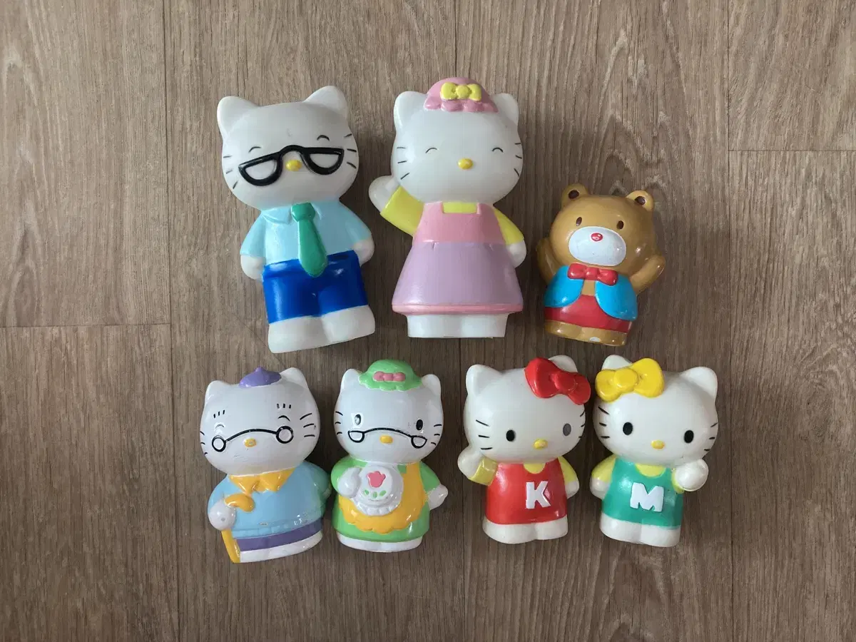 Hello Kitty Finger Dolls