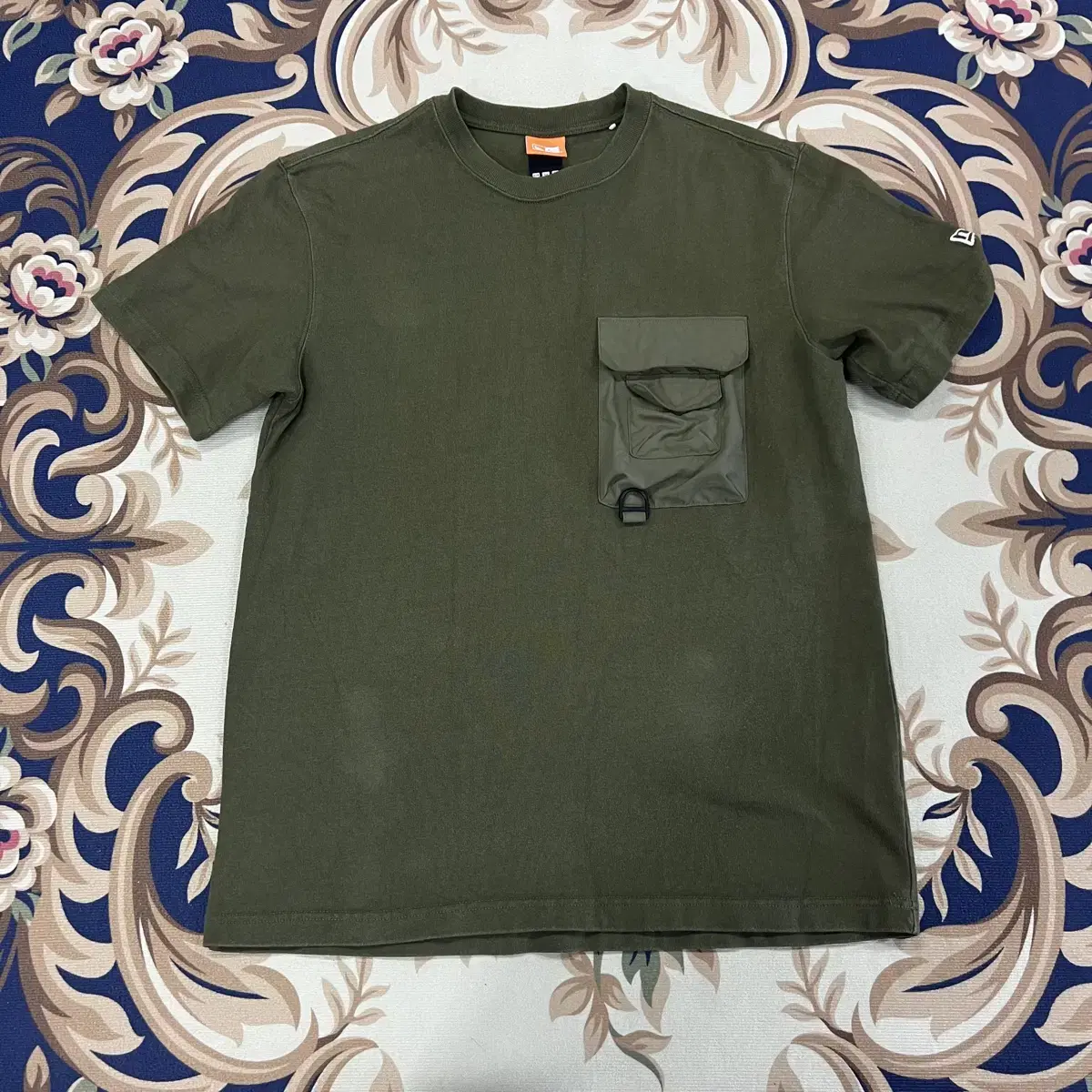 (L) New Era Pocket T-Shirt (Khaki)