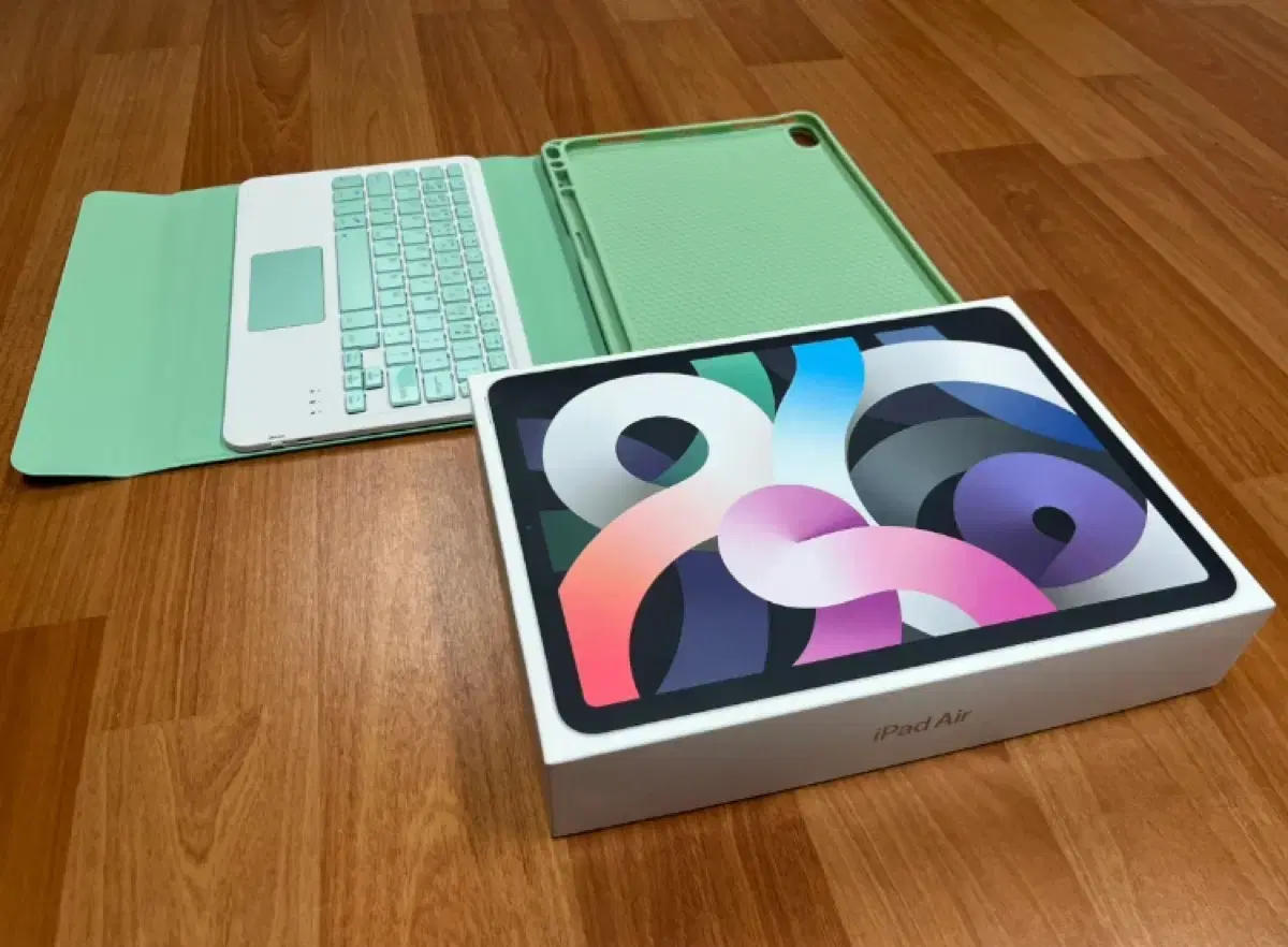 iPad Air 4 Full Box + Case + Keyboard