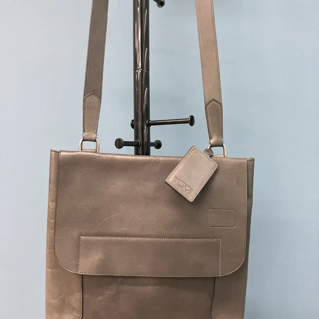 투미 가죽 메신저백 Kaden Rhen Tumi Shoulder Bag