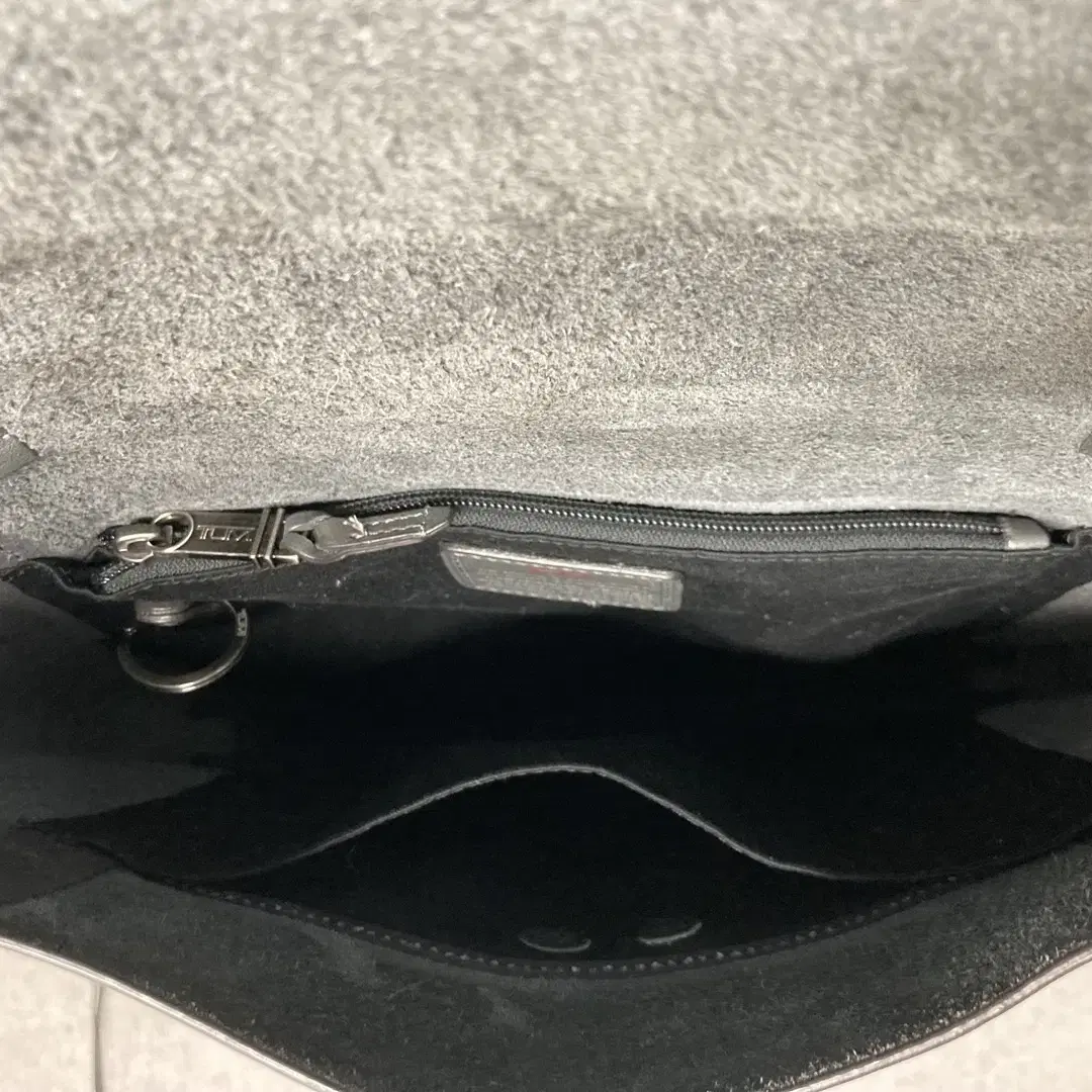 투미 가죽 메신저백 Kaden Rhen Tumi Shoulder Bag