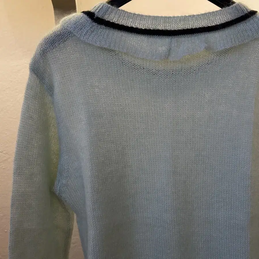 쟈니헤잇재즈 RUFFLE NECK KNIT