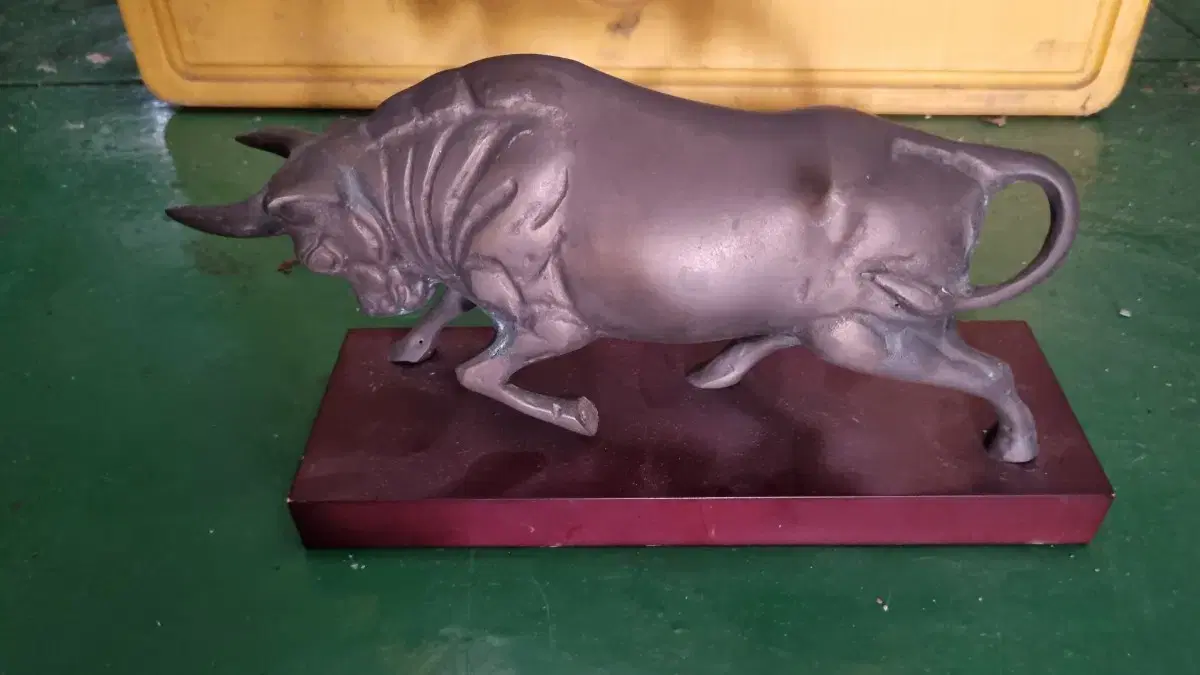 Bull Bronze