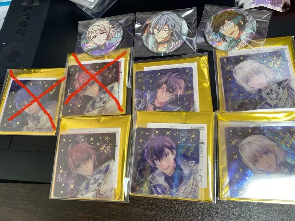 Sells Ainana MovieNana hologram sheets and Shuffle Can badges