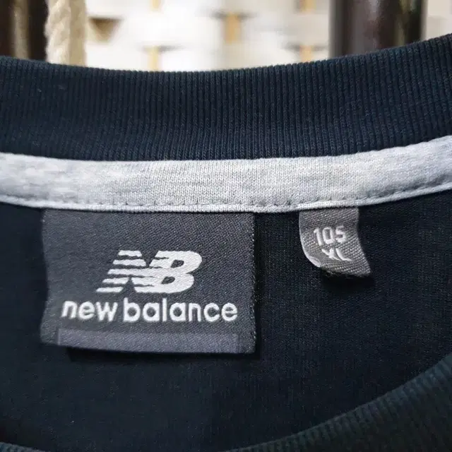 (1609) new balance 뉴발란스 스포츠 반팔 티 105 XL