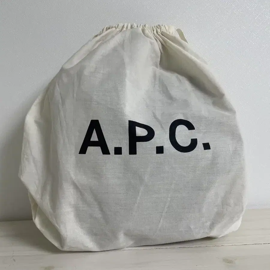 APC 아페쎄 그레이스백 스몰 블랙 누와르