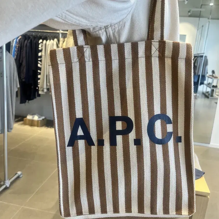 A.P.C. 아페쎄 스트라이프 에코백