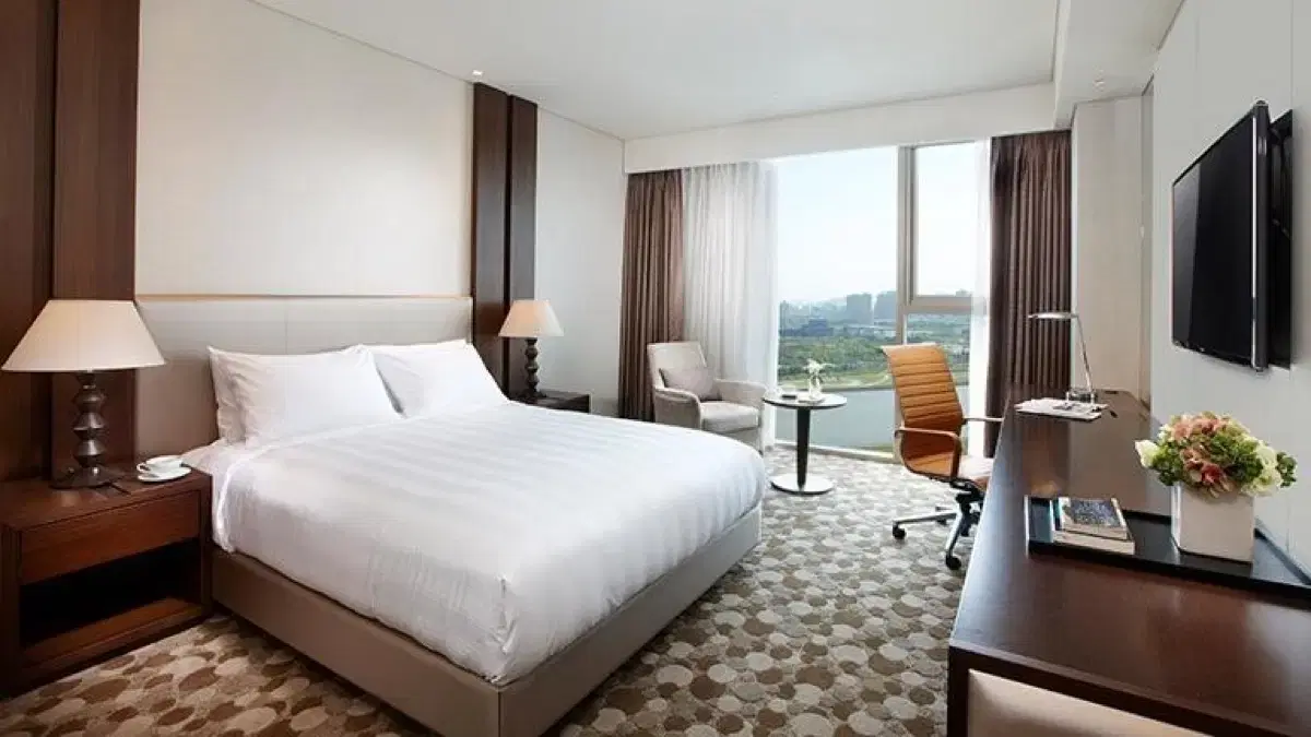 6/17 Monday Lotte City Hotel Daejeon Standard Double 1 night