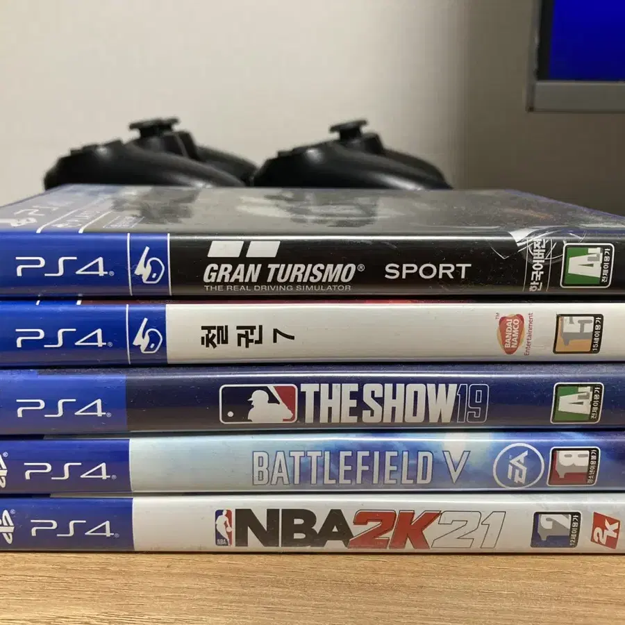 PS4 슬림 1TB 듀얼쇼크 2개 및 레이싱휠, 타이틀 5장 대구 직거래