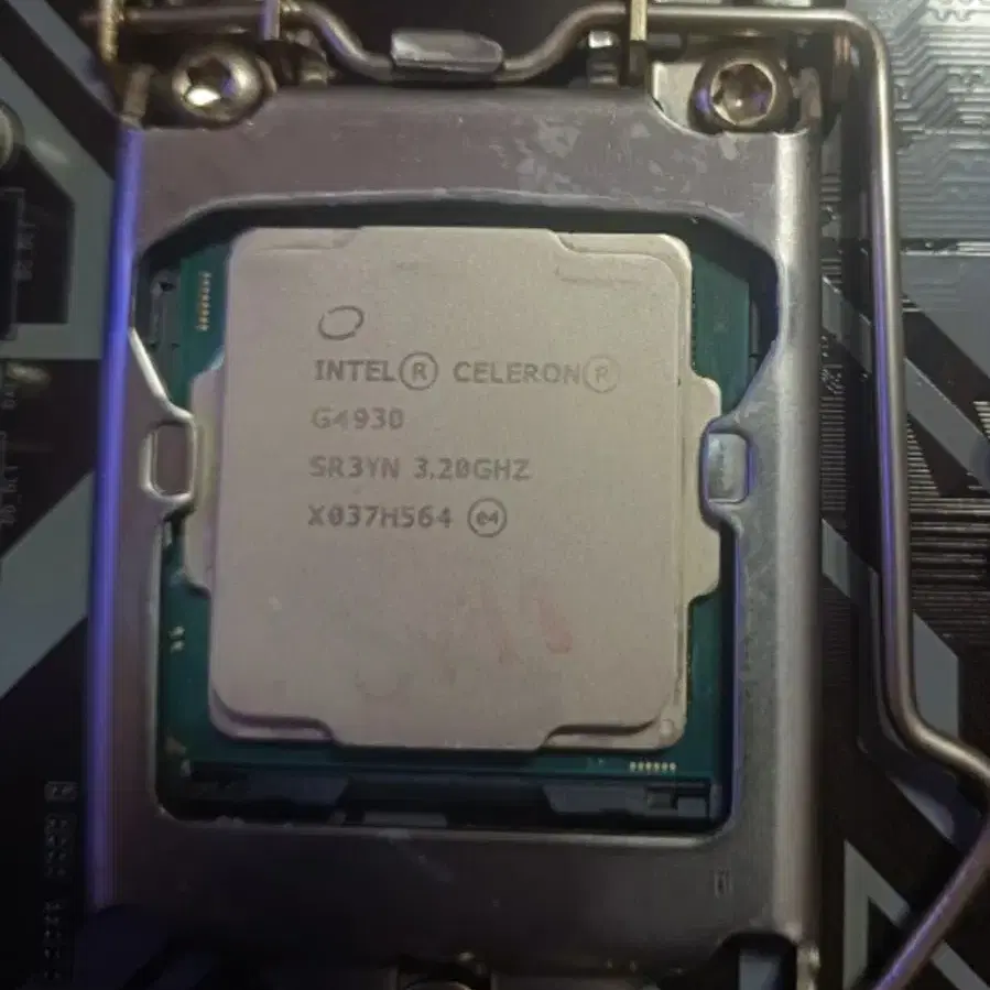 9세대 CPU G4930