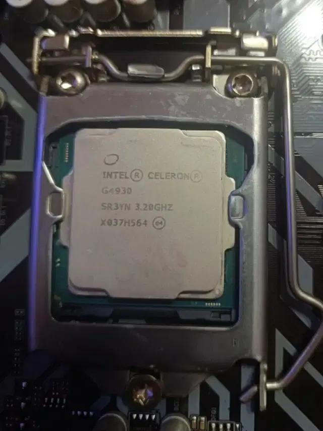 9세대 CPU G4930