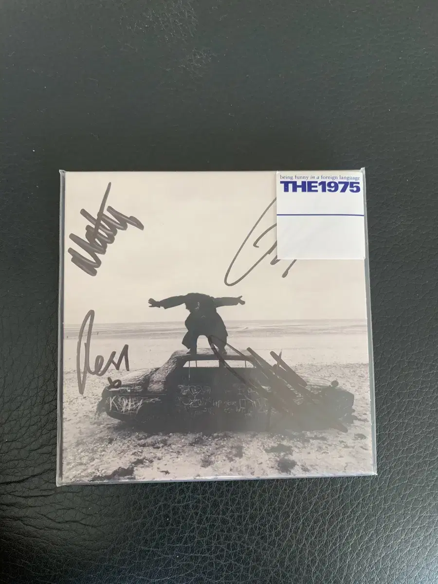 The1975 싸인 CD 판매합니다.