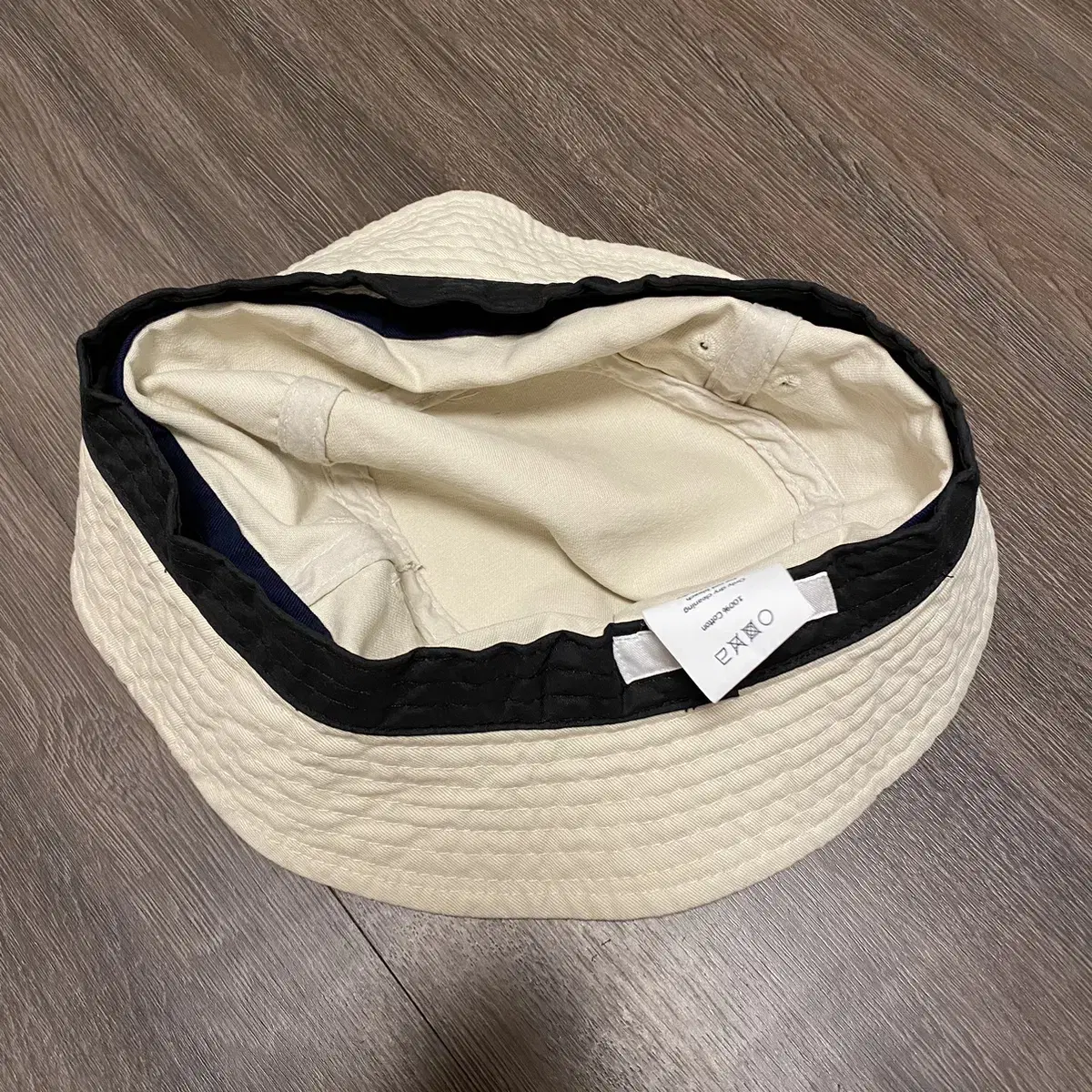 moondal line bucket hat