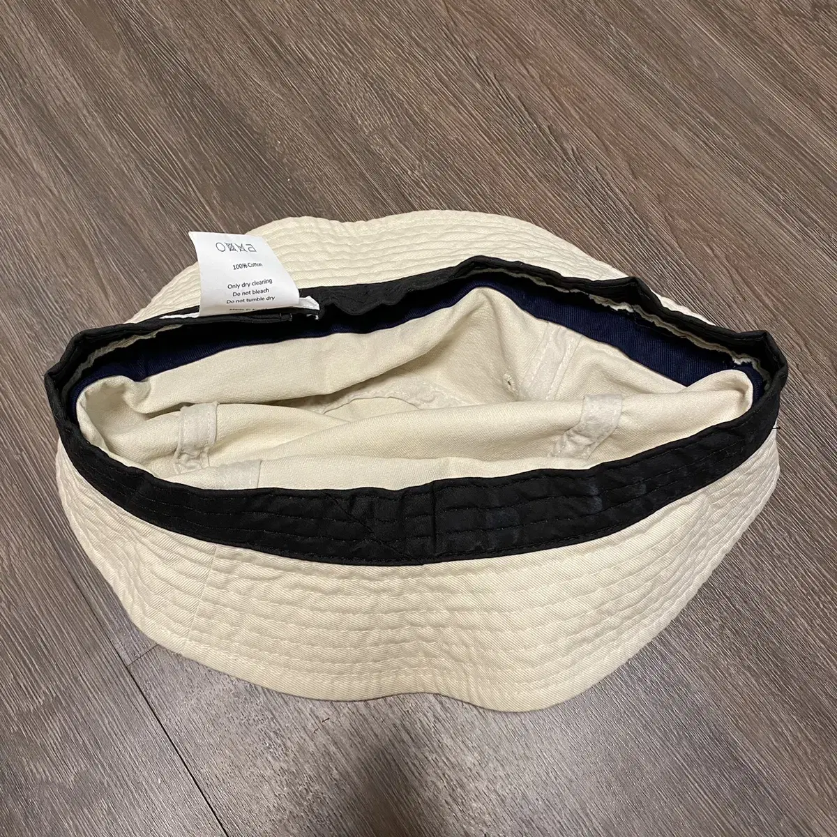 moondal line bucket hat