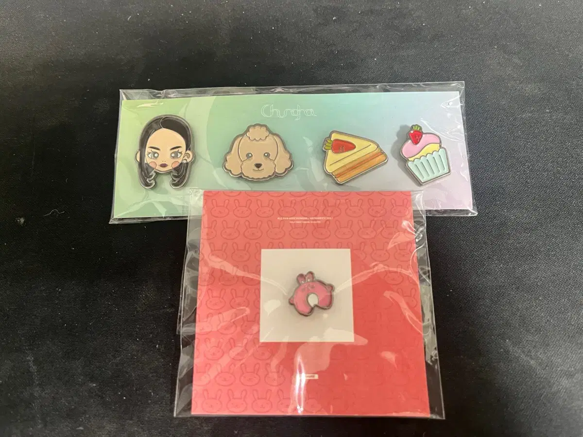 Chung Ha pin badge set, chung ha sells neck pillow badges