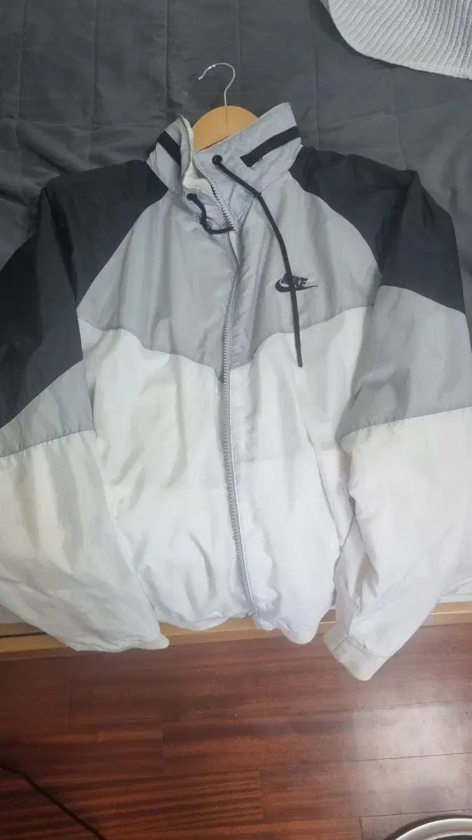 Nike Windrunner Windbreaker