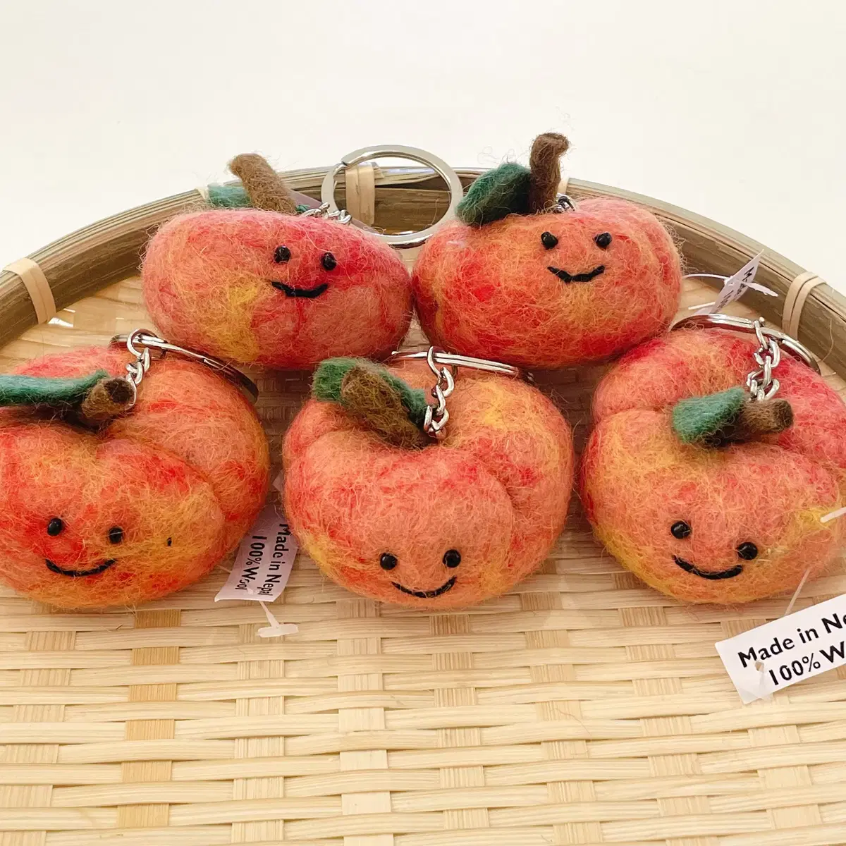 Goji berry fruit keyring flat peach doll white oak keyring self-reinforced handmade