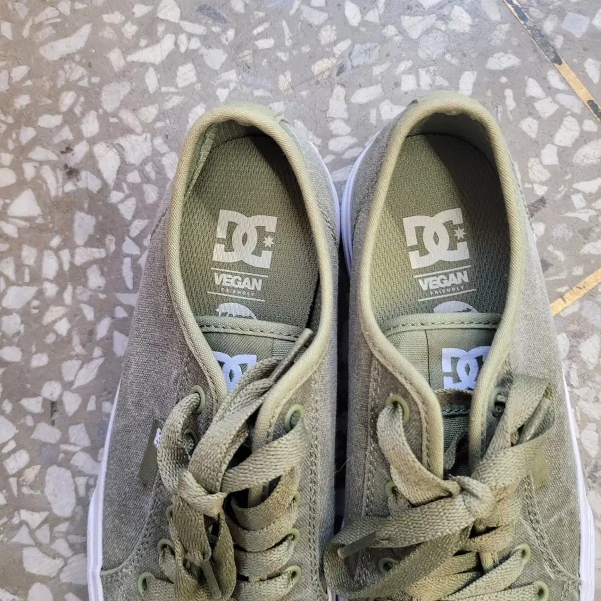 [240 size] DC Shoes 디씨슈즈 단화 스니커즈 팝니다.