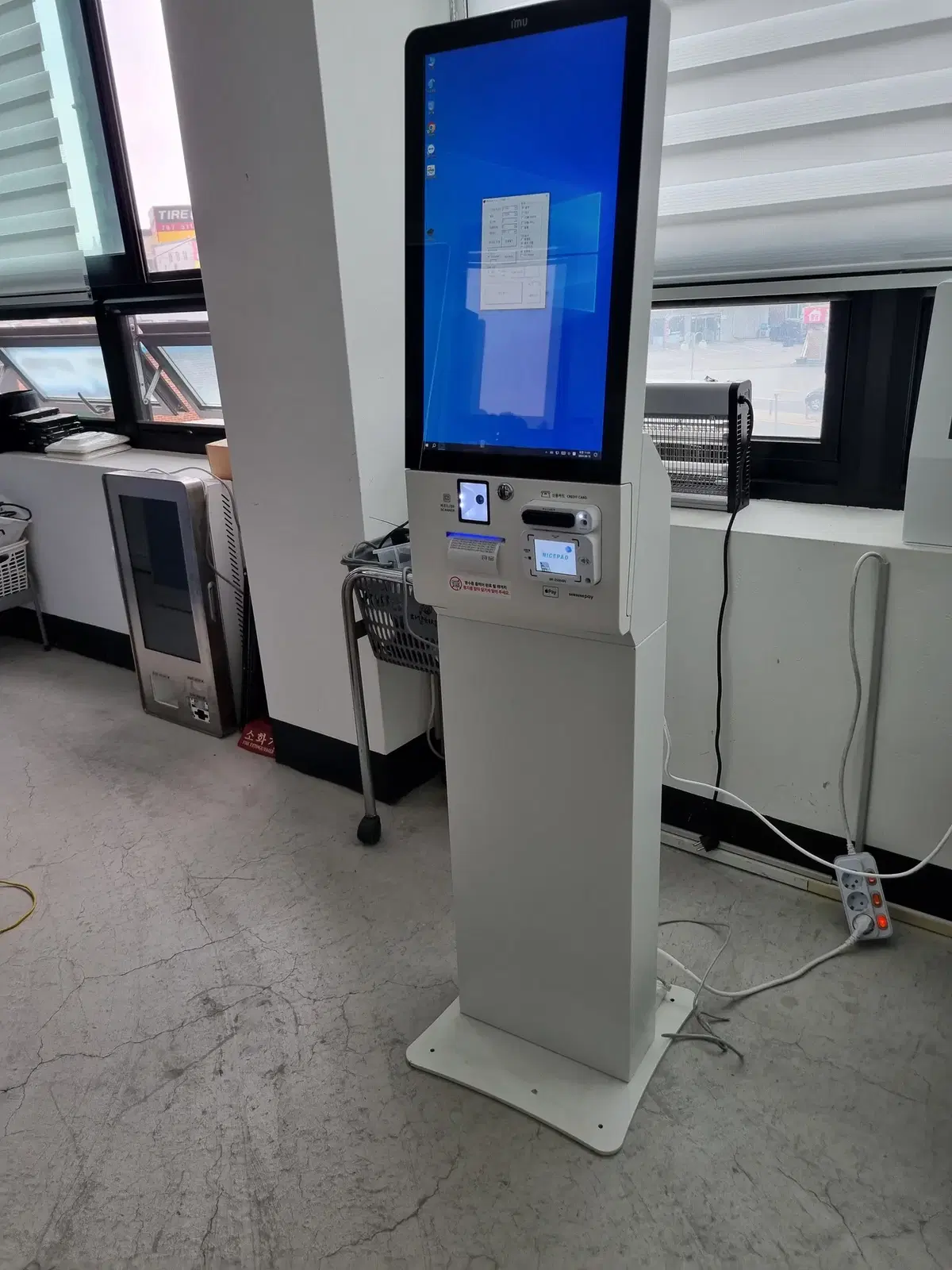 Kiosk, AimU K21T6 Stand Kiosk MFP