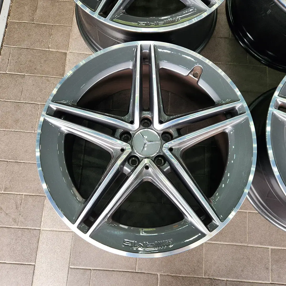 벤츠 a45amg 순정 19인치 휠 한대분 판매합니다