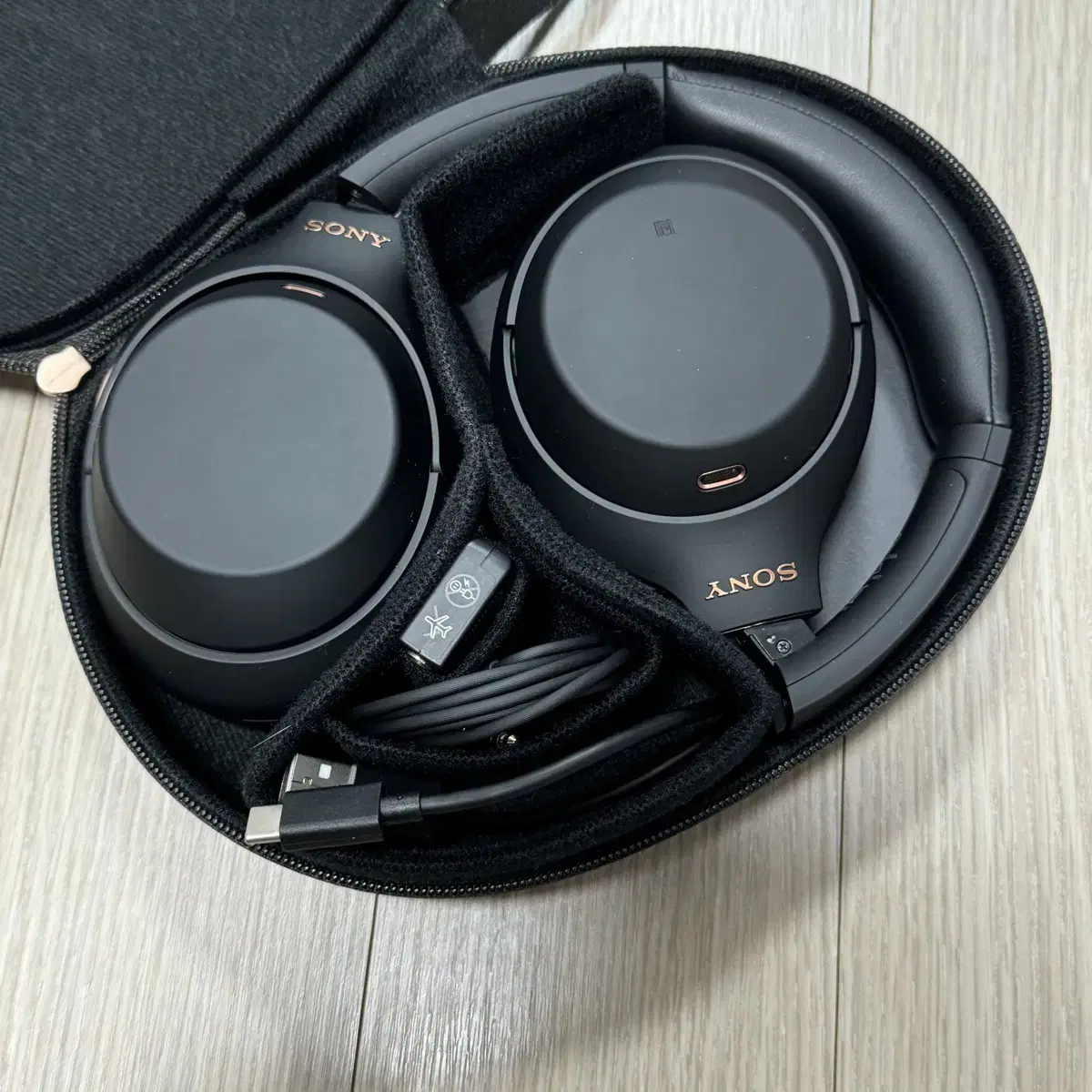 소니 Sony WH-1000XM4 Black