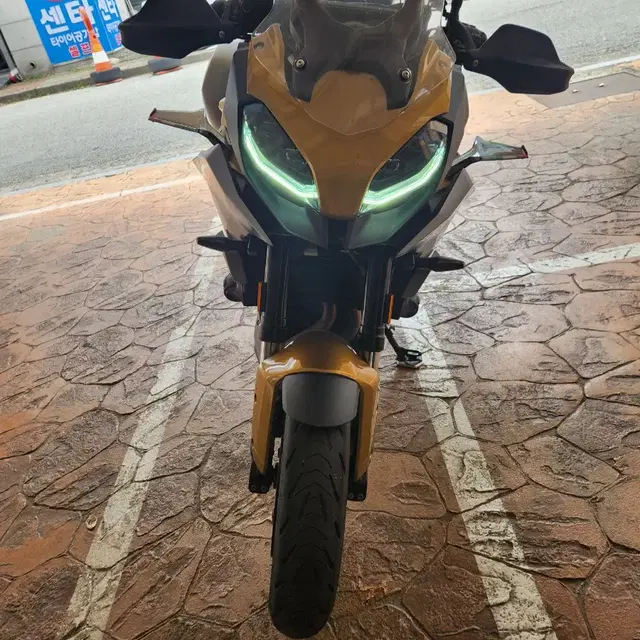 bmw f900xr 팝니다 ce04 대차가능(가격인하)