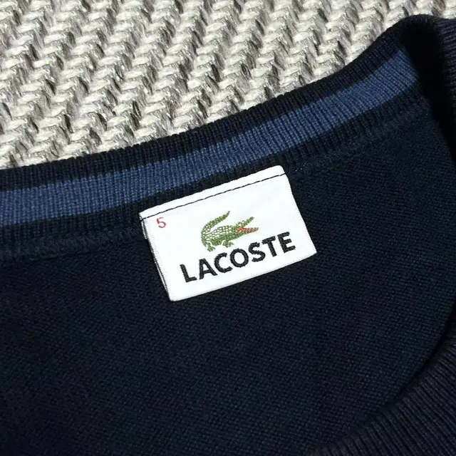 [ L ] Lacoste 라코스테 네이비 코튼 라운드 니트