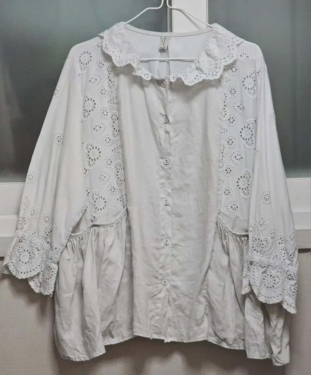 Mori Girl Linen Punching Blouse Vintage Hagumi Koji