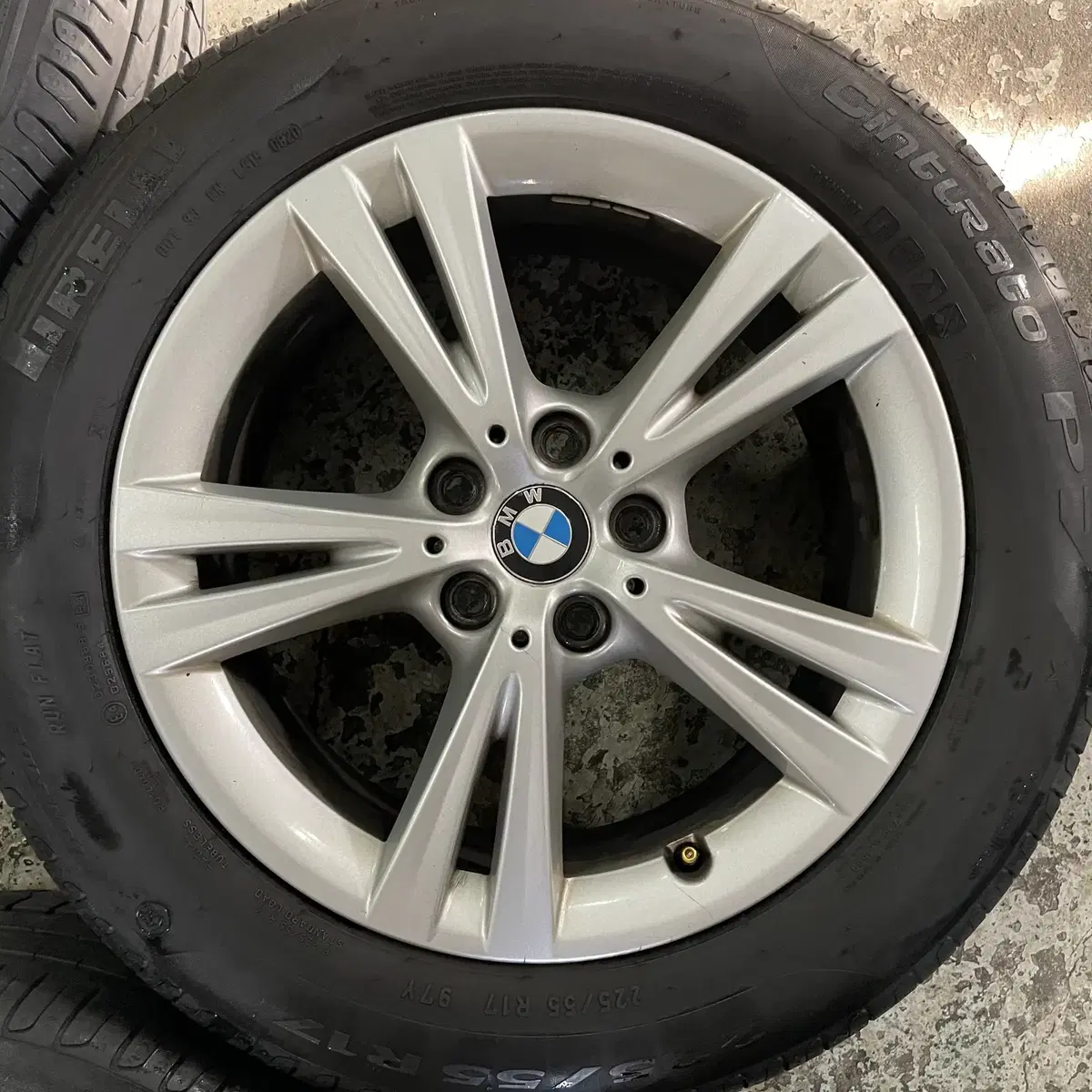 BMW F48 X1 정품 17인치 휠타이어 판매 합니다