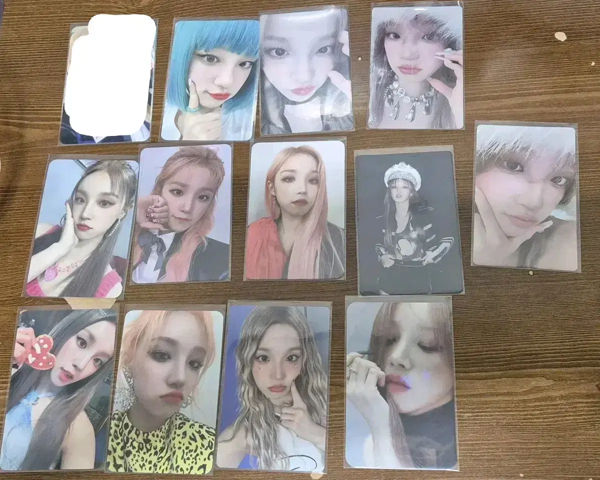 Idle yuqi fanmeeting Neverland zone photocard with bulk 5.5