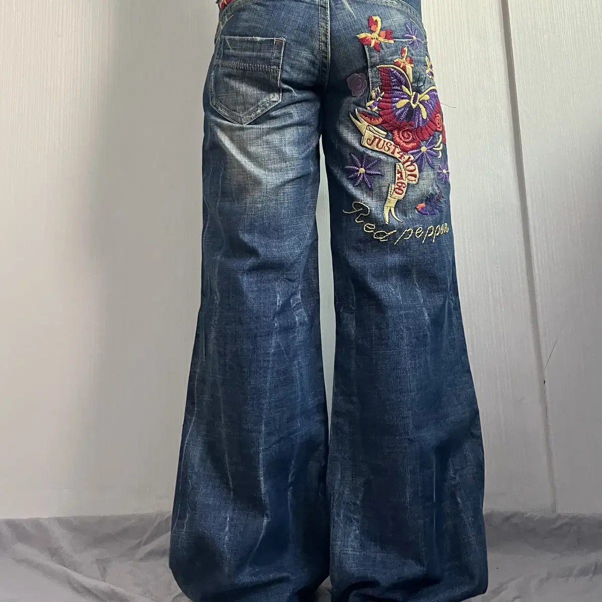 Red pepper butterflydenim pants