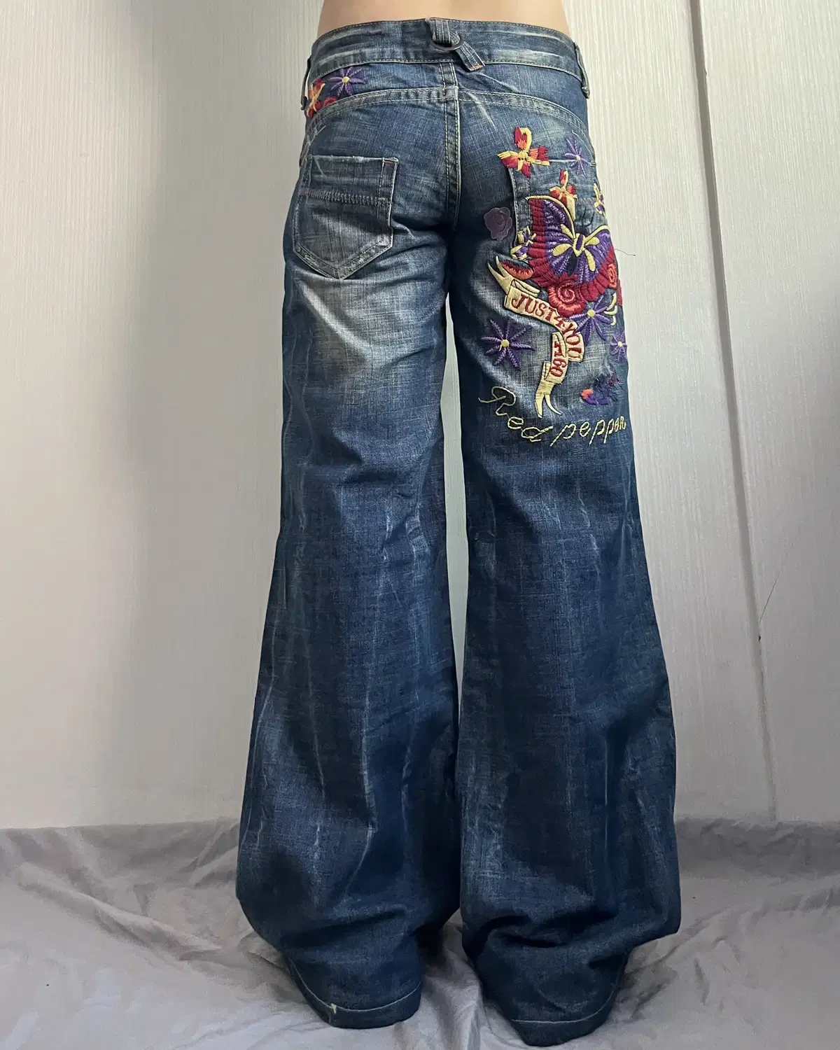 Red pepper butterflydenim pants