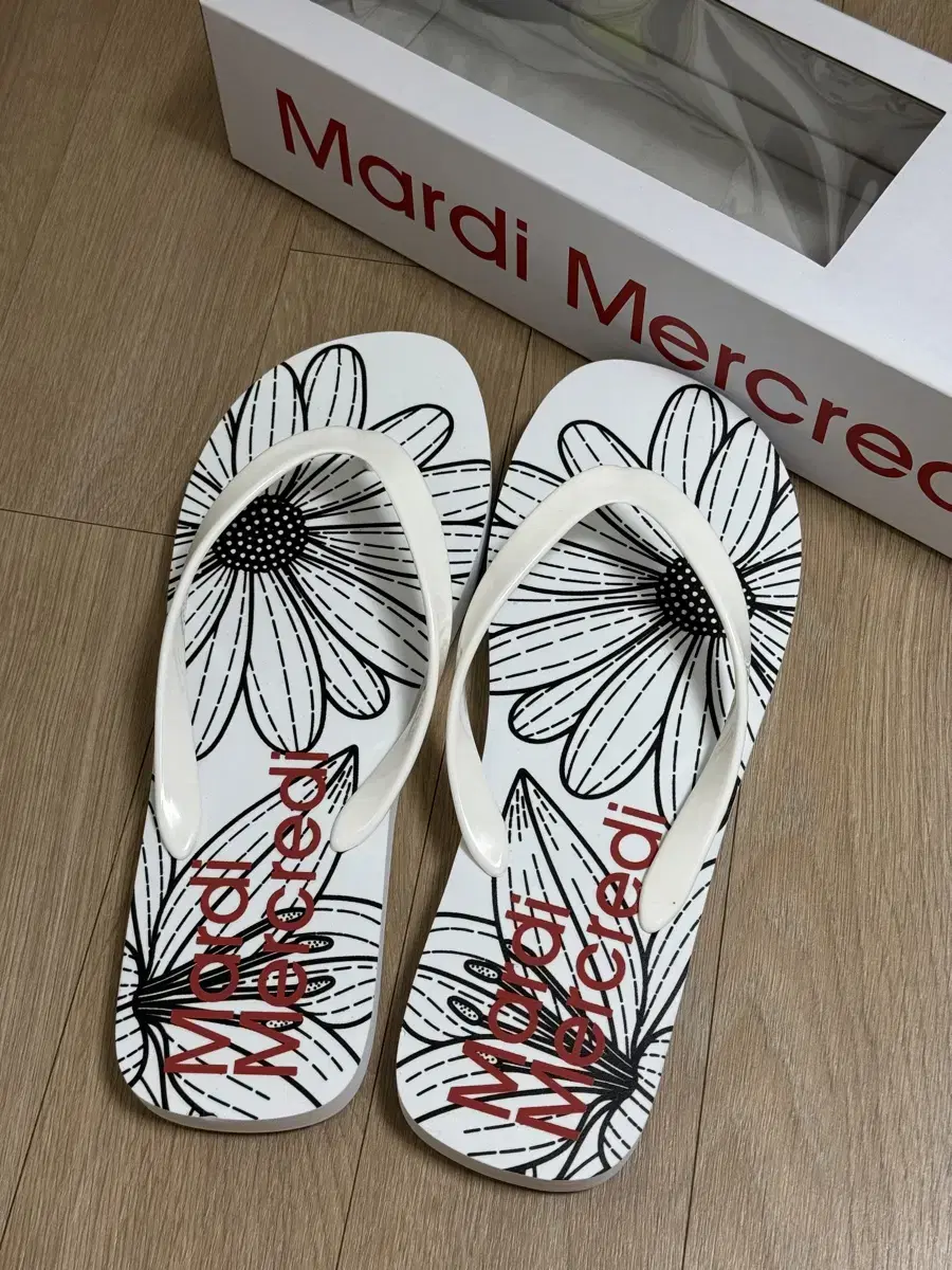 마르디메크르디 FLIP FLOPS THE SIGNATURE 255-260