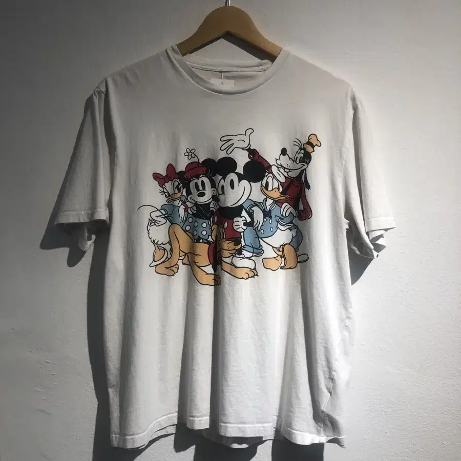 디즈니 캐릭터 티셔츠 Disney  T-Shirt