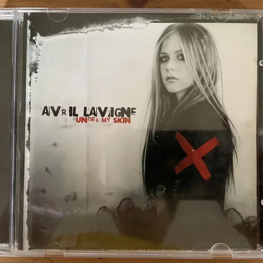 Avril Lavigne - Under My Skin