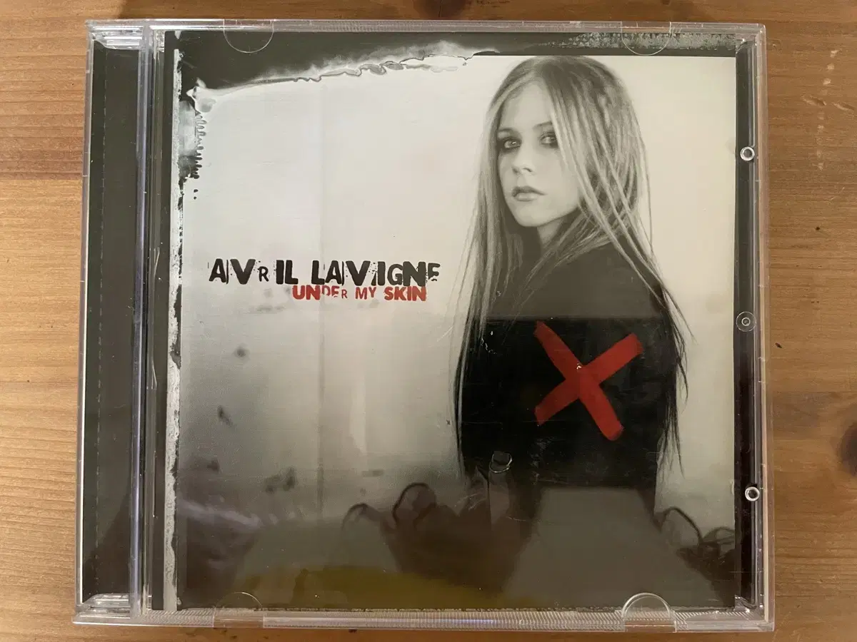 Avril Lavigne - Under My Skin