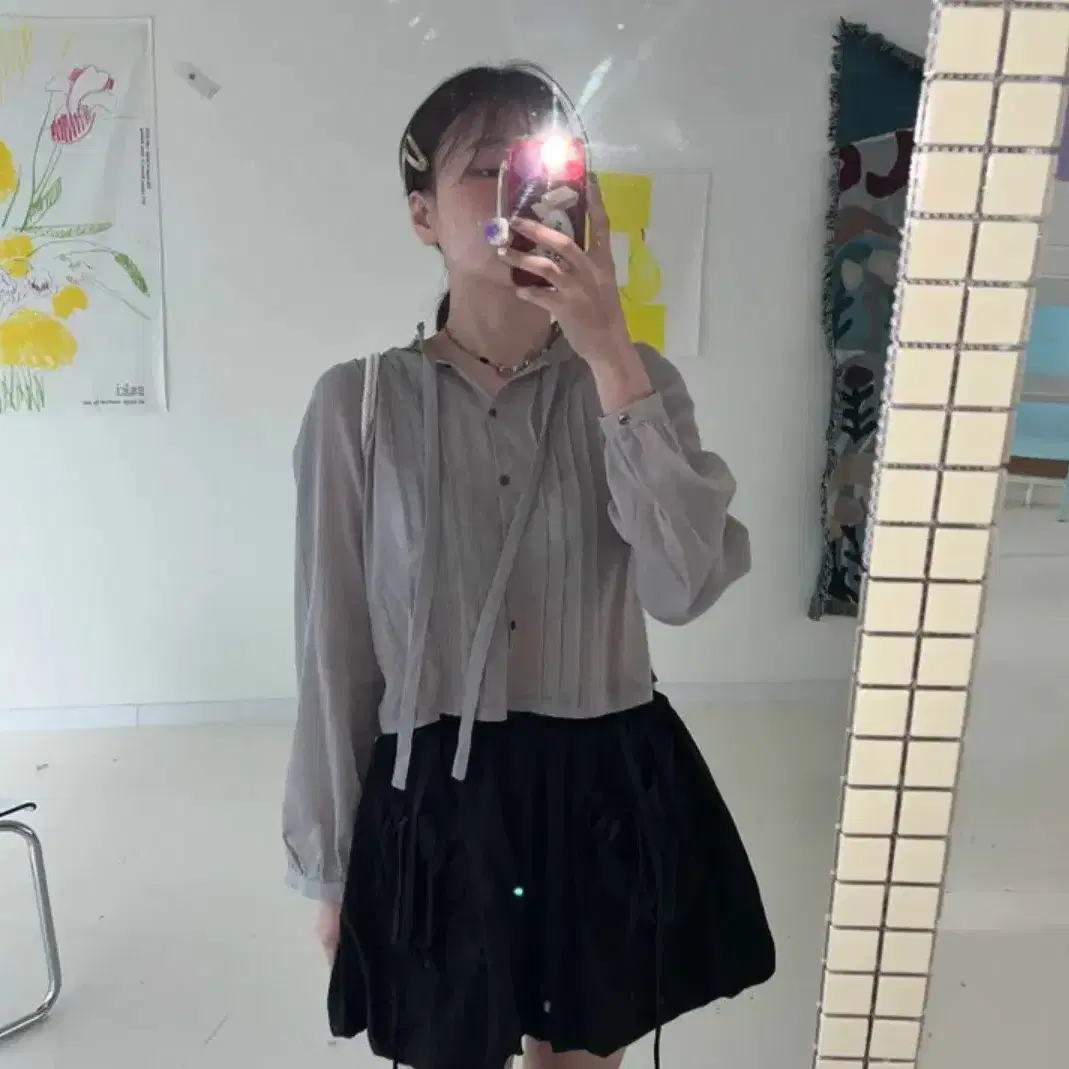 러브코드유 프릴블라우스 pintuck neck frill blouse