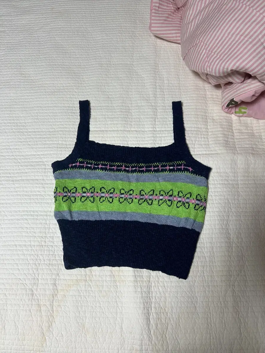 Cute cropped knit nasi sleeveless thong nasi jennie New jeans