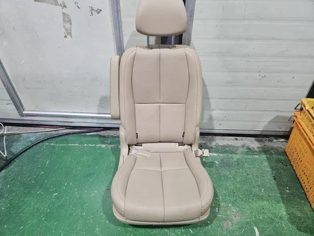 더뉴카니발 2019년 3열 운전석 베이지색 시트 ISOFIX 십자패턴가죽