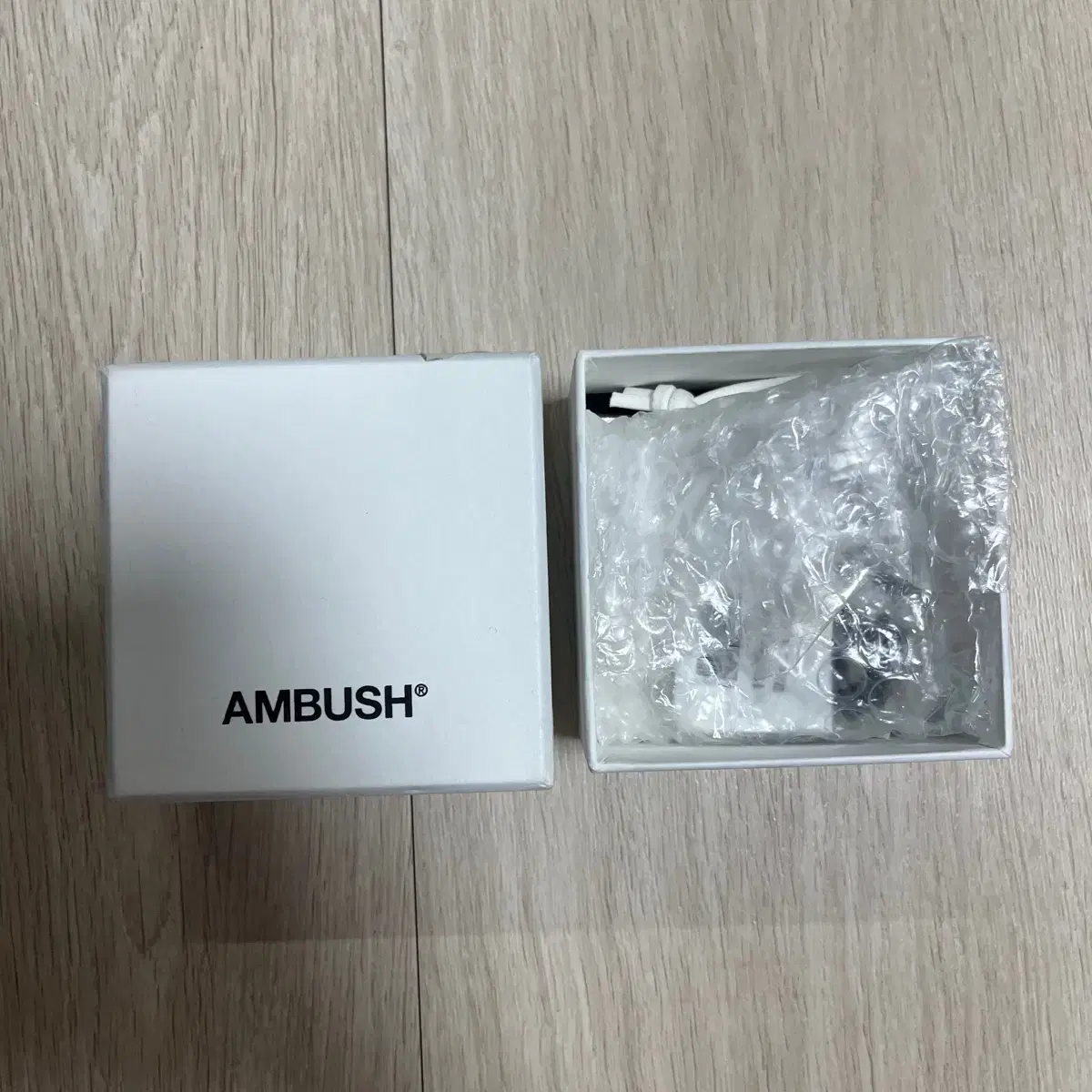 [새상품] ambush 엠부쉬 비즈 팔찌 실버블랙