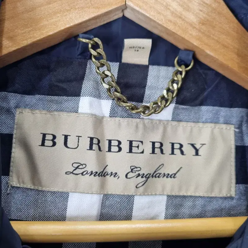 Z4854 BURBERRY 유광 허리줄임 카라 자켓 여34SIZE