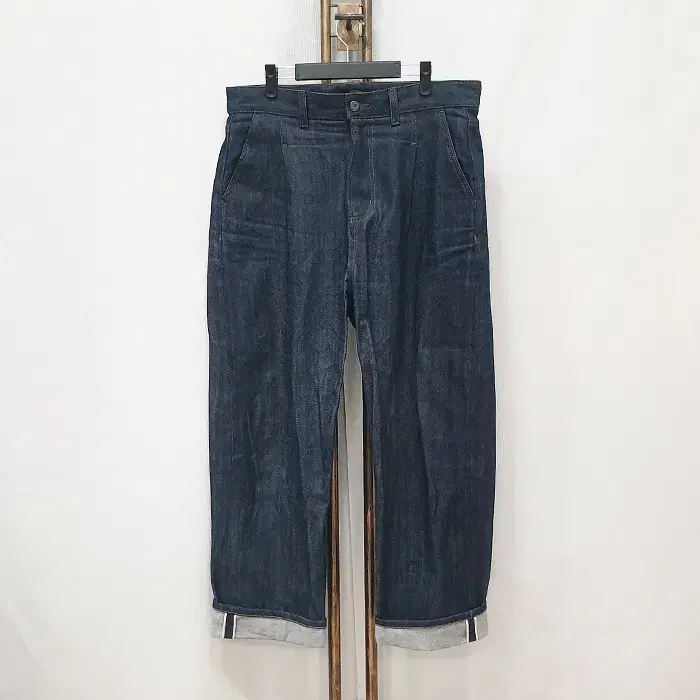 34 Bislow Raw Edge Jeans