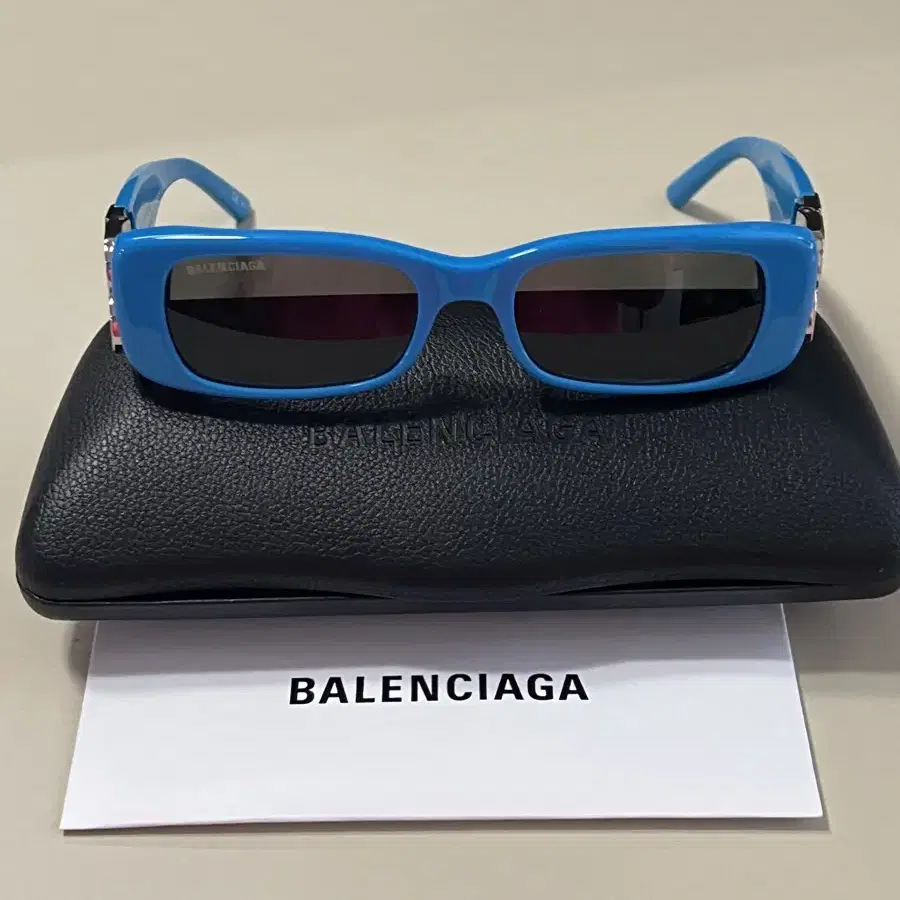 새상품. Balenciaga (발렌시아가) BB스퀘어 썬그라스