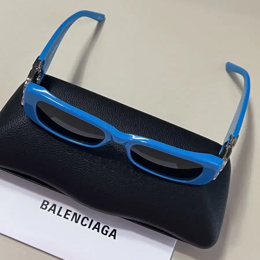 새상품. Balenciaga (발렌시아가) BB스퀘어 썬그라스