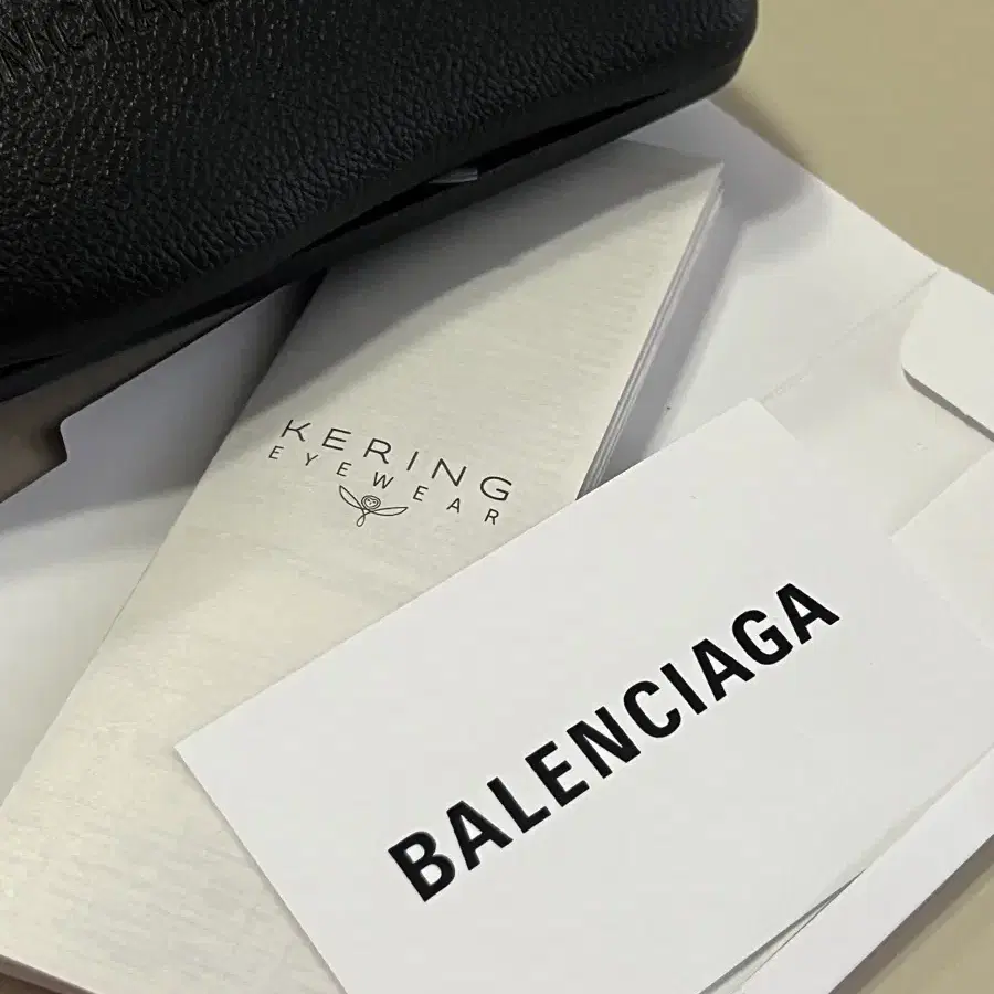 새상품. Balenciaga (발렌시아가) BB스퀘어 썬그라스