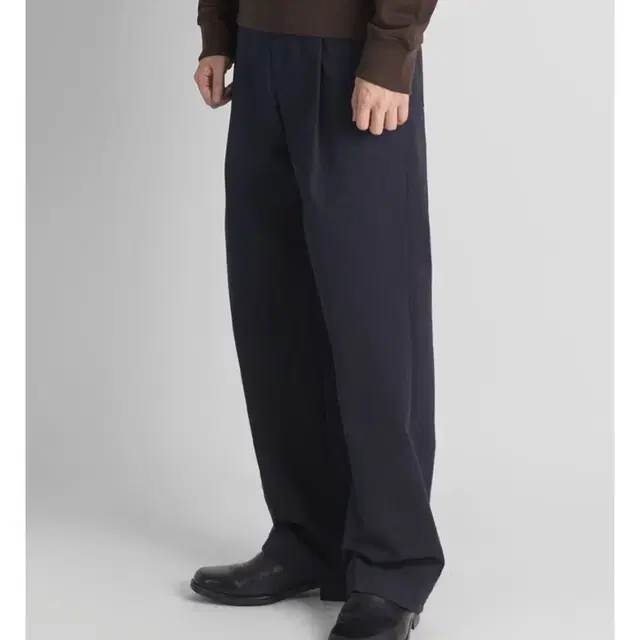 GONAK - ONE TUCK C/N VOLUME PANTS (NAVY)