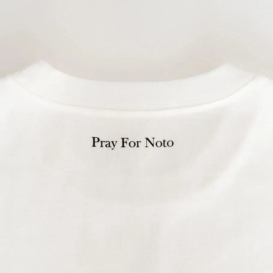 키스 pray for noto 티셔츠 XXL 팝니다.