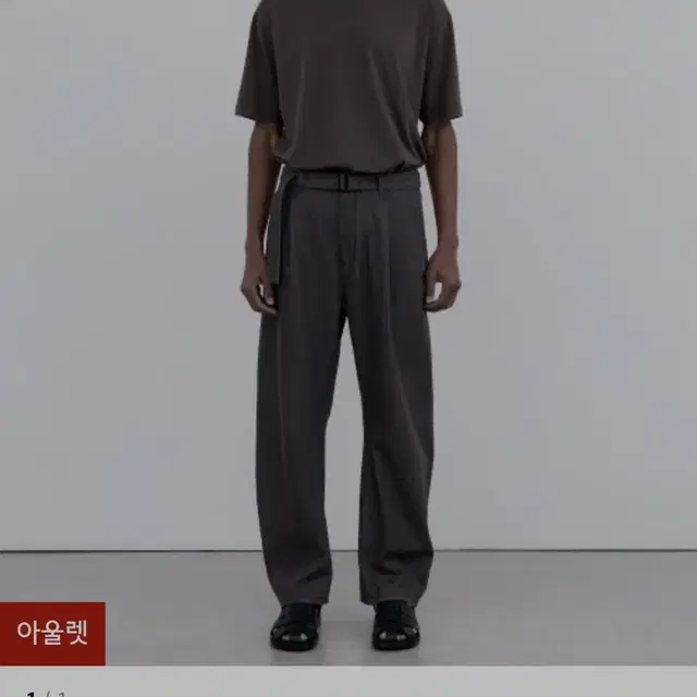 인사일런스 커브드 플리츠 데님 팬츠 M