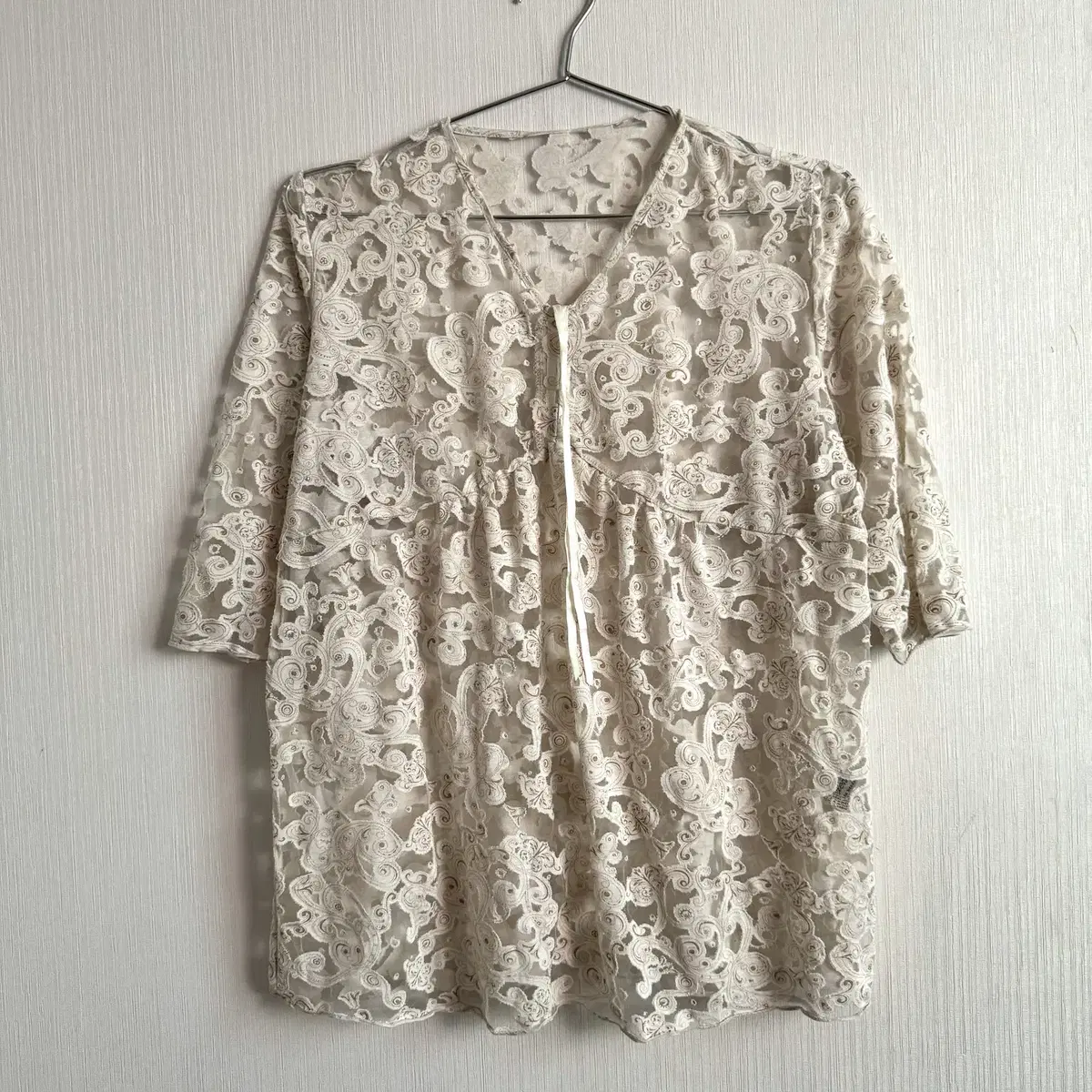 Pattern point see through blouse