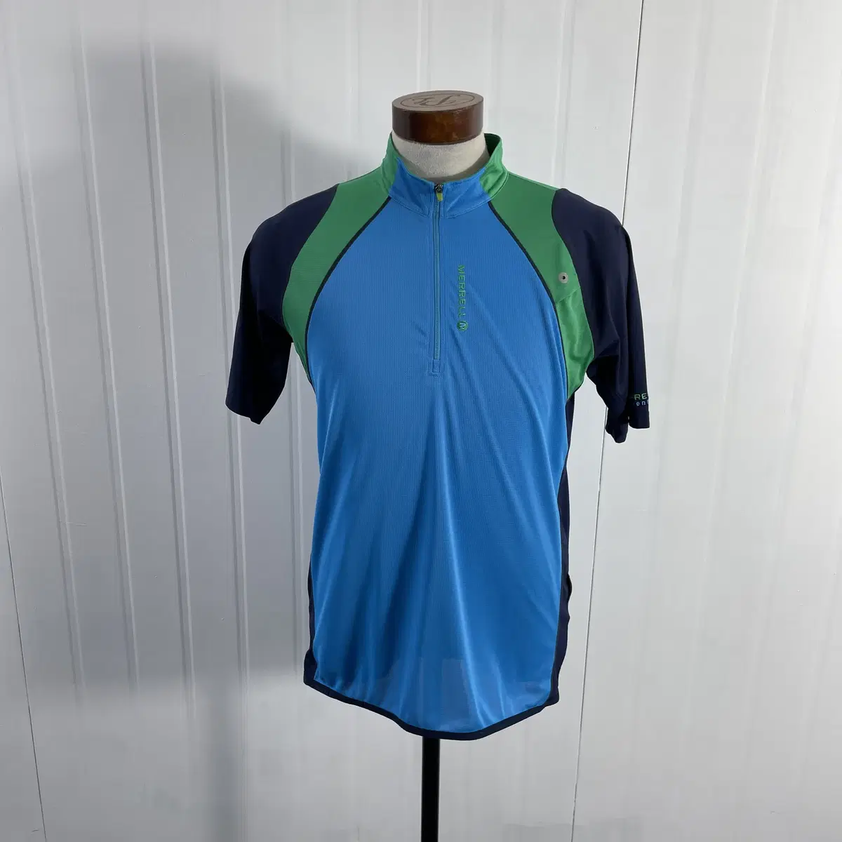 D2 Merrell Sport Short Sleeve Shirt Size 100